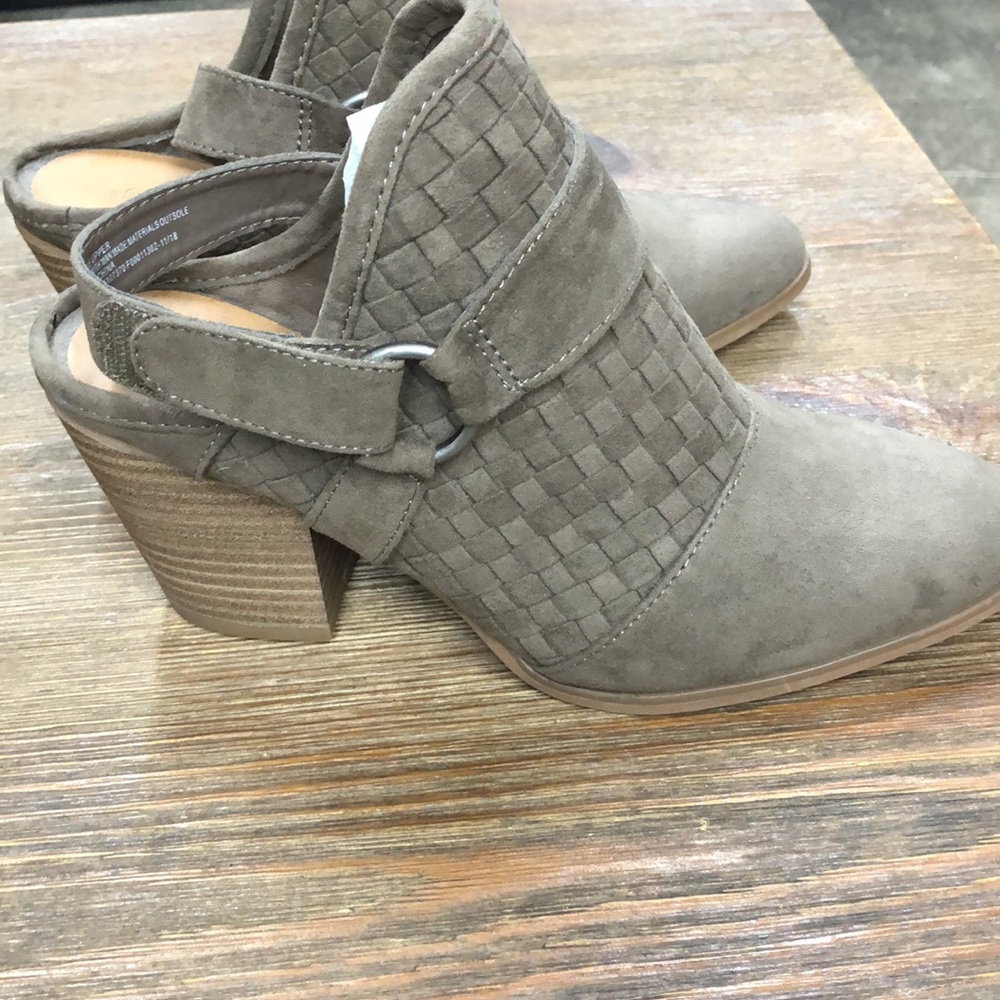 Universal Thread Size 8 “ Heel Nwt Color Taupe/Ol… - image 5